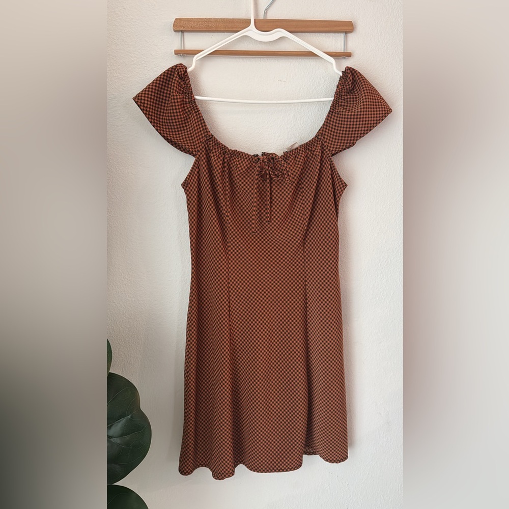 Orange Checked LEVIS cap/Off-Shoulder Midi Dress